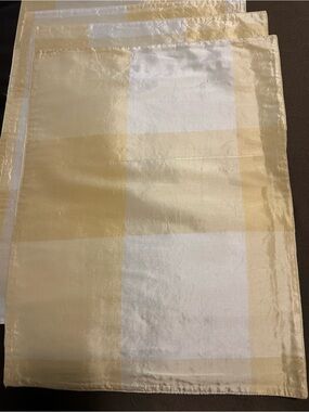 Cream & White Checkered Placemats (4)  Set-Ready Dining Accent